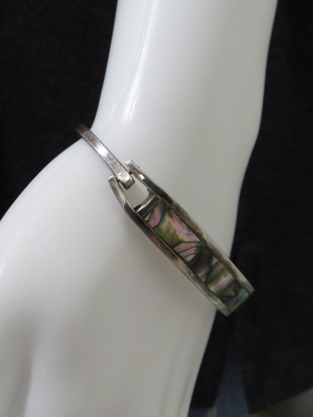 Vintage Made in Mexico Abalone Shell Inlay Hinged Bangle